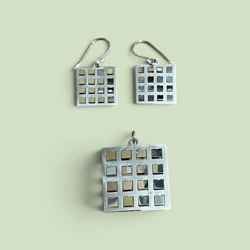 Dije y aretes Cuadrado